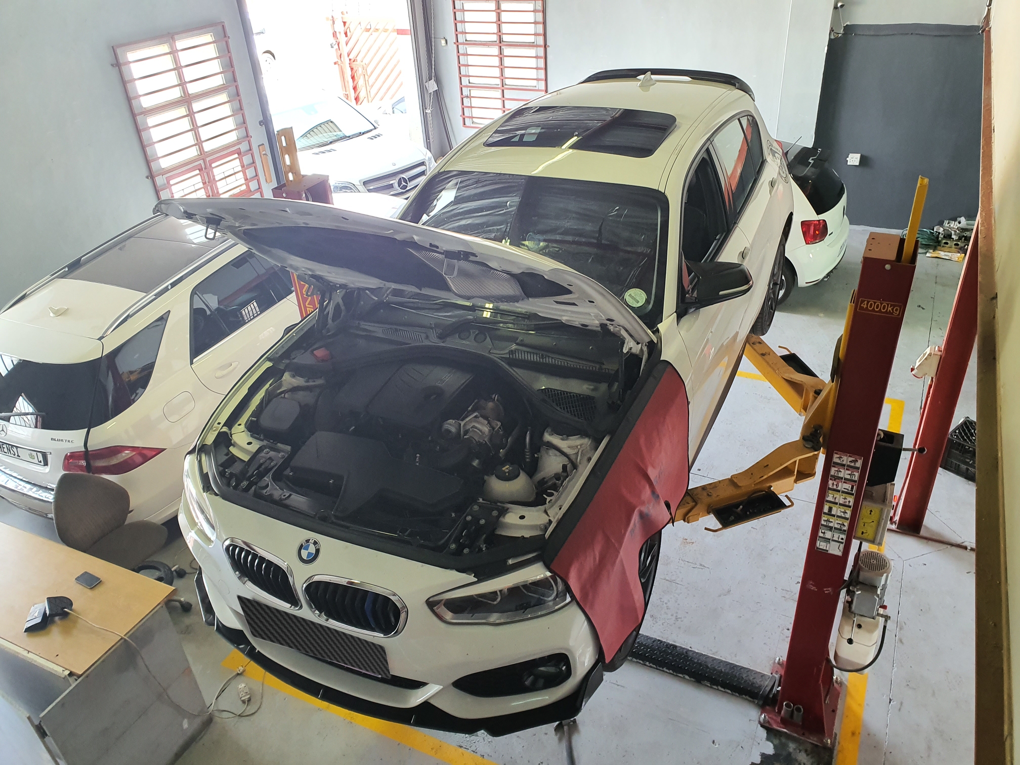 S.O.S Performance picture