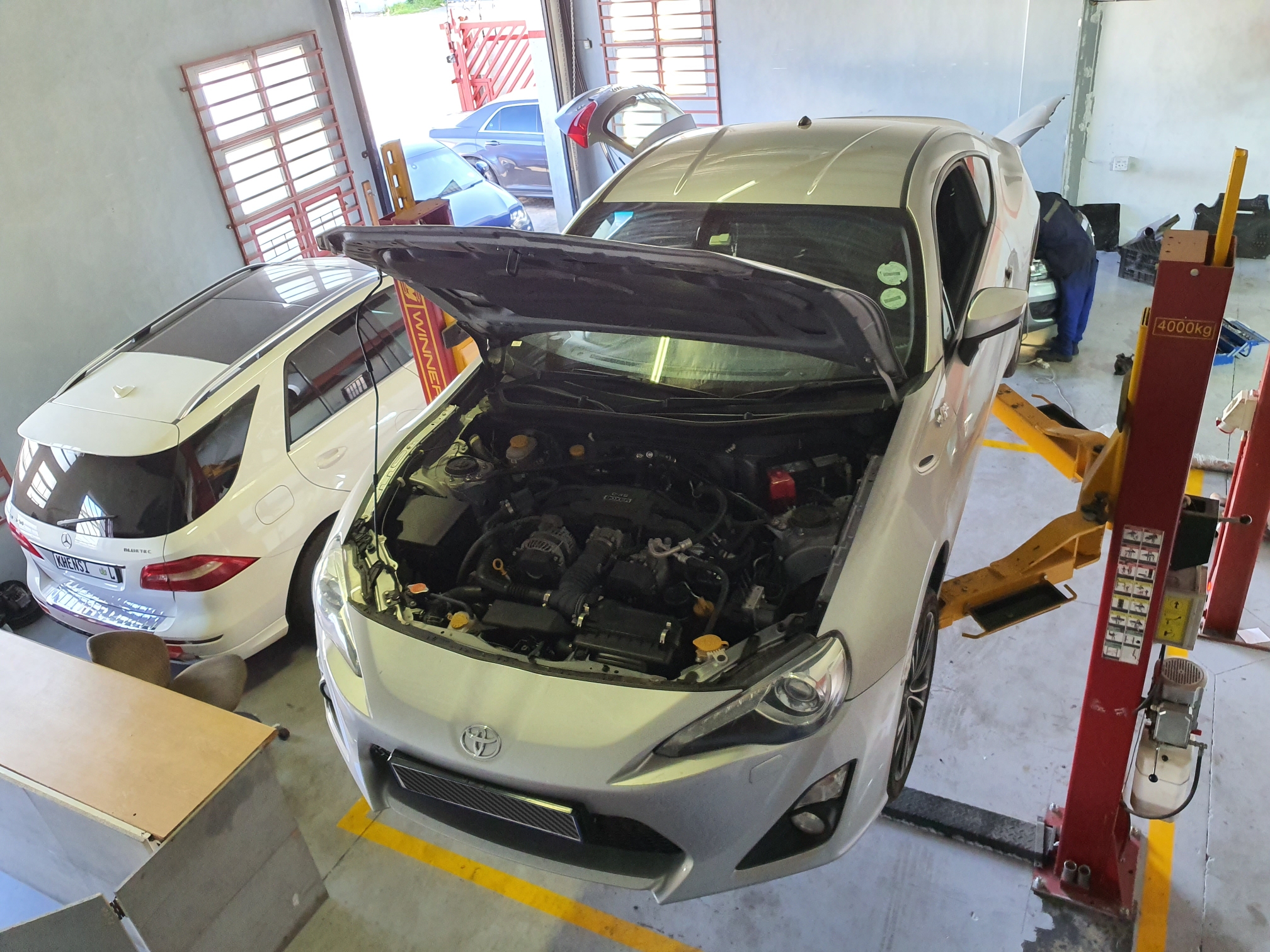 S.O.S Performance picture